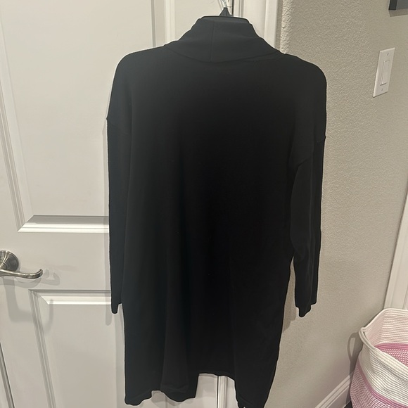 Abbott Elementary, black cardigan sweater size medium - Picture 5 of 6